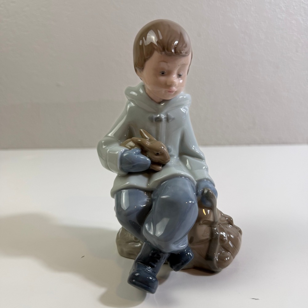 Nao by Lladro Porcelain Figurine Boy with Bunny Rabbit Daisa 1987 Spain Handmade